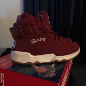 Maroon Patrick Ewing’s sz 9